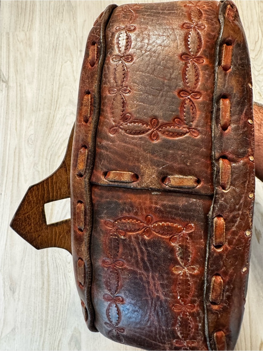 Vintage 70s Hand-Tooled Brown Leather Floral Shoulder Bag, Mexico Made - Picture 10 of 13